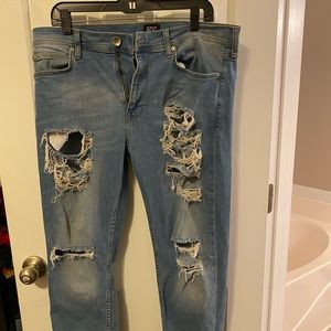 Men’s distressed jeans